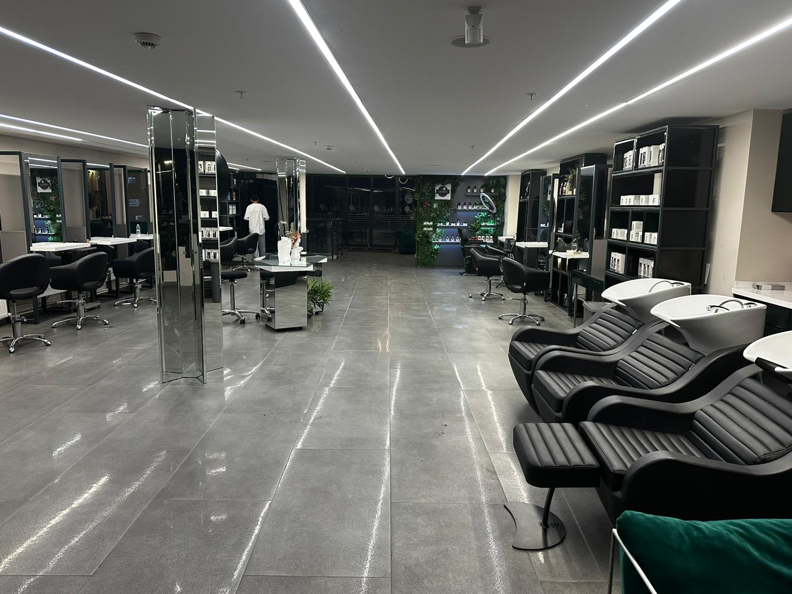 RAS Kuaför Vadi İstanbul geniş salon ve yıkama alanı